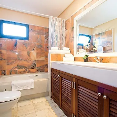 Villa Playa Blanca Sleeps 6 Air Con Wifi